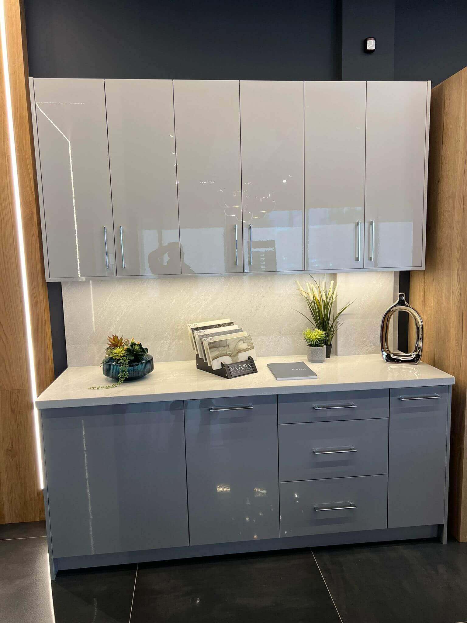 Modern Kitchen Contrast